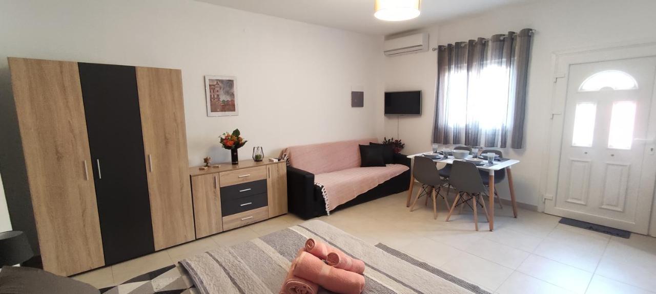 Seaside Apartments 네아 이라클리아 외부 사진